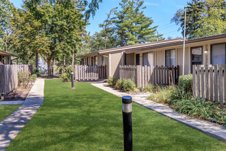 Autumn Trails Apartments in Indianapolis, IN - Building Photo - Building Photo
