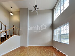 1264 Walnut Glen Dr in Crystal Lake, IL - Building Photo - Building Photo
