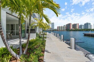 4008 NE 167th St in North Miami Beach, FL - Building Photo - Building Photo