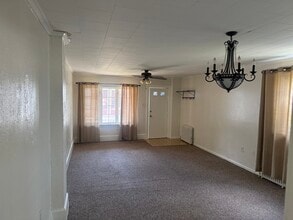 133 W Vaughn St in Kingston, PA - Building Photo - Building Photo