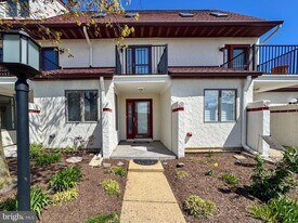 25 Queen Elizabeth Ct in Chester, MD - Building Photo