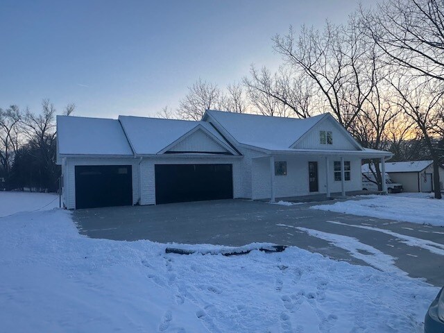 104 E Madison Dr in Polk City, IA - Building Photo