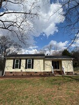 414 Indian Trail in Taylors, SC - Building Photo