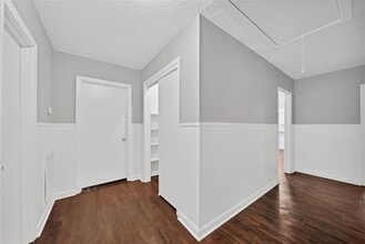 2105 Olive St in Baytown, TX - Building Photo - Building Photo