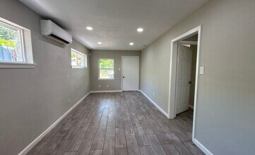 3028 Francis St in Houston, TX - Building Photo - Building Photo