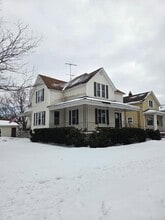 1102 Oakes St in Marinette, WI - Building Photo - Building Photo