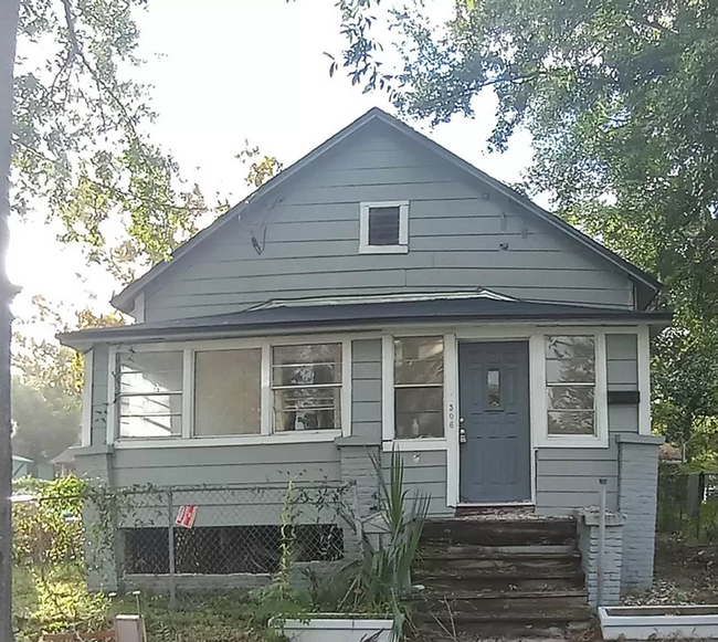 property at 306 Woodlawn Ave