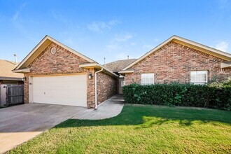 912 SW 38th St in Moore, OK - Building Photo - Building Photo