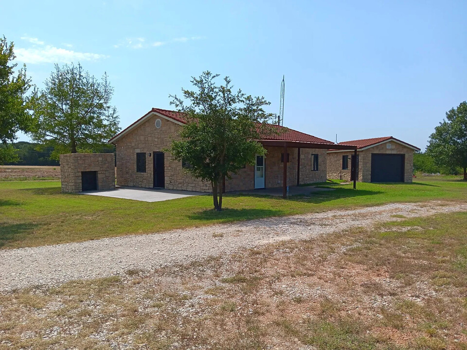 844 Martinek Rd in Howe, TX - Building Photo