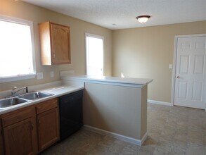 635 Cloverfield Ln in Greenwood, IN - Building Photo - Building Photo