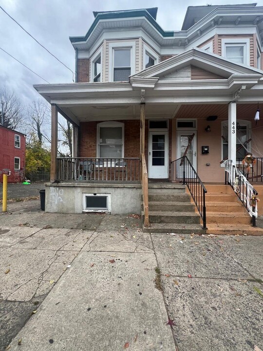 441 W Hanover St in Trenton, NJ - Building Photo