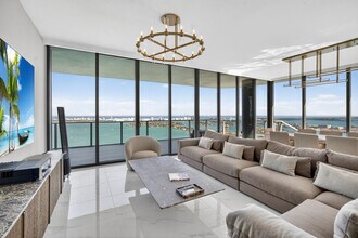702 NE 24th St in Miami, FL - Building Photo - Building Photo