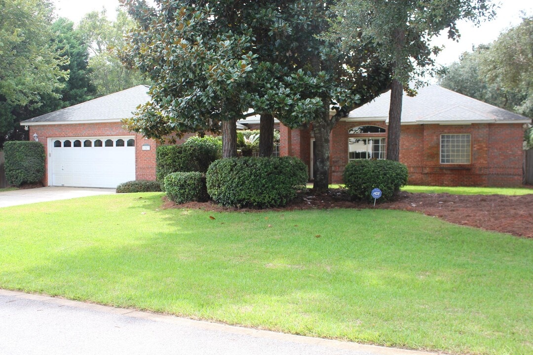 1967 Biscayne Blvd in Navarre, FL - Building Photo