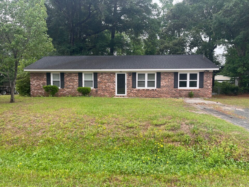 402 Mcclure Cir in Castle Hayne, NC - Building Photo