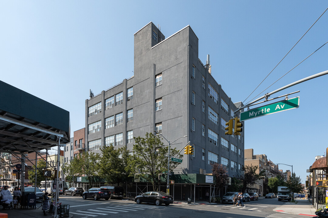 689 Myrtle Ave in Brooklyn, NY - Building Photo