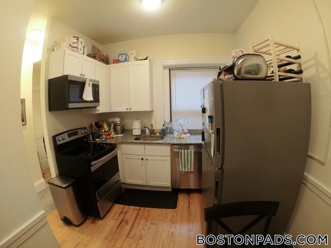 1463 Beacon St, Unit 21 in Brookline, MA - Building Photo - Building Photo