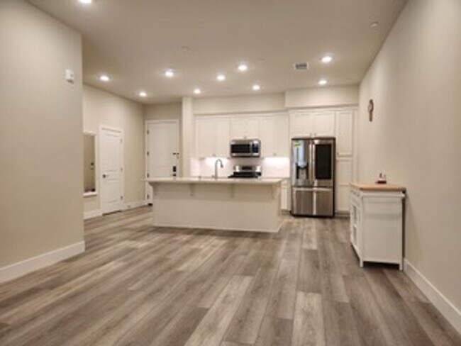 1661 Spring St in Davis, CA - Building Photo - Building Photo