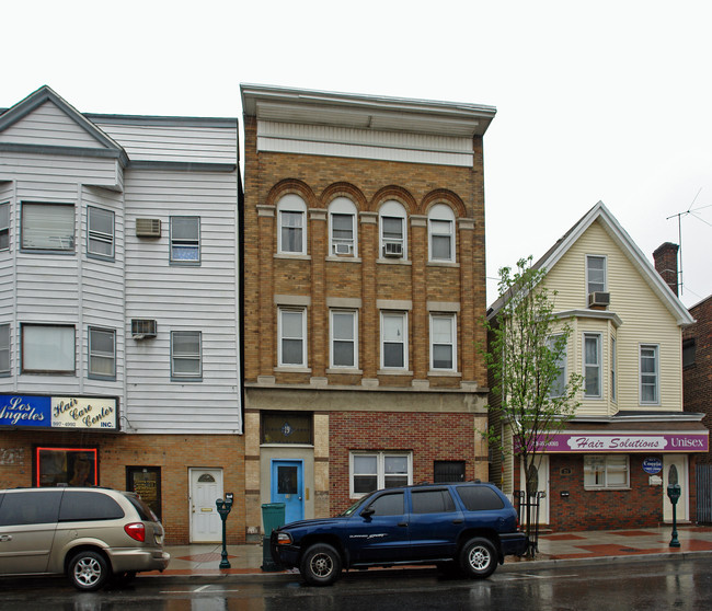 19 Kearny Ave in Kearny, NJ - Foto de edificio - Building Photo