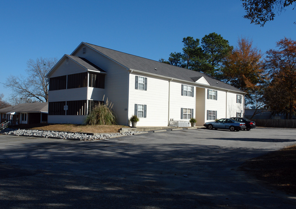 2616 Lakeview Dr in Florence, SC - Foto de edificio