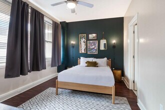 925 Common St in New Orleans, LA - Foto de edificio - Building Photo