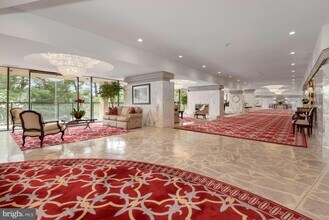 1101 S Arlington Ridge Rd in Arlington, VA - Building Photo - Building Photo