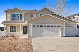 2205 Meadowlark Ln in Pueblo, CO - Building Photo - Building Photo