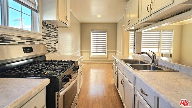 1022 S Norton Ave in Los Angeles, CA - Building Photo - Building Photo