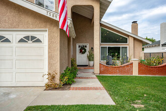 7589 E Calle Durango, Unit Room #1 in Anaheim, CA - Foto de edificio - Building Photo