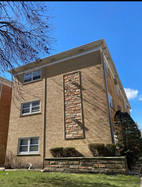 5230 N Delphia Ave in Chicago, IL - Building Photo