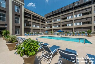 1079 Commonwealth Ave in Boston, MA - Building Photo - Building Photo