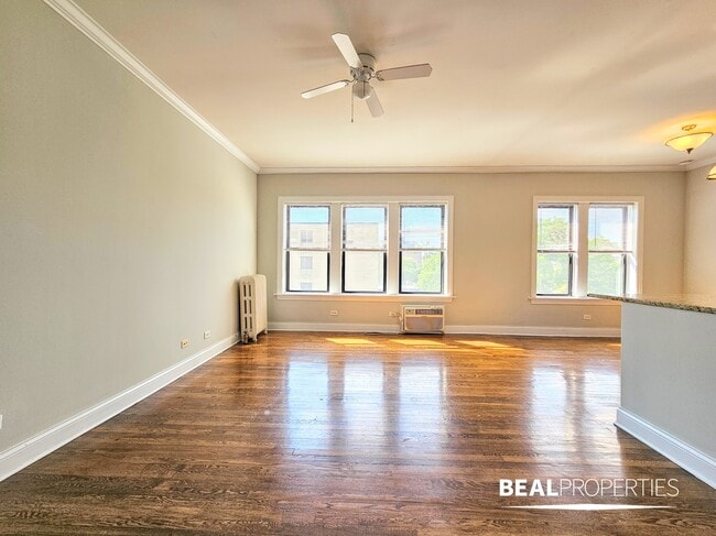 property at 750 W Addison St