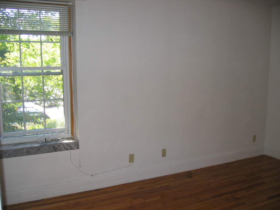 28 Quint Ave, Unit 21 in Boston, MA - Building Photo