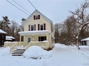 37 White St in Clinton, NY - Building Photo - Building Photo