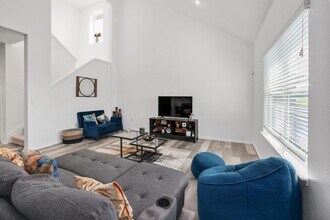 2305 Bettylou Ln in Austin, TX - Building Photo - Building Photo