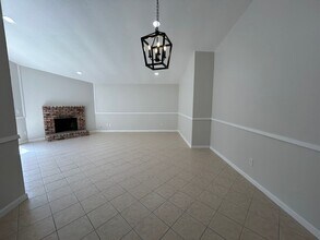 536 Navarre Pl in Modesto, CA - Building Photo - Building Photo
