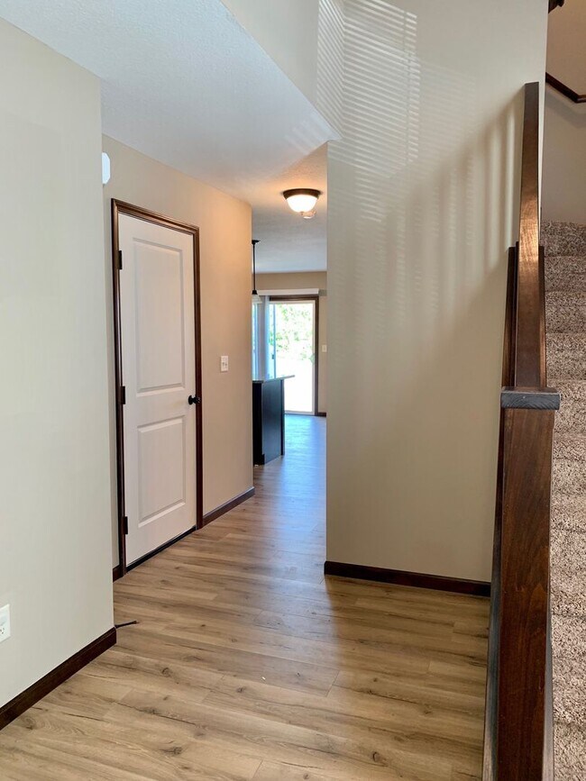 8772 E Harry St in Wichita, KS - Building Photo - Building Photo