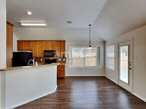 11919 Lois Ln Dr in Pinehurst, TX - Building Photo - Building Photo