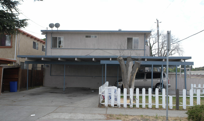 900 Trenton Blvd in San Pablo, CA - Foto de edificio - Building Photo