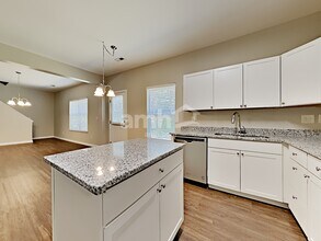 205 Flanders Dr in Mooresville, NC - Building Photo - Building Photo