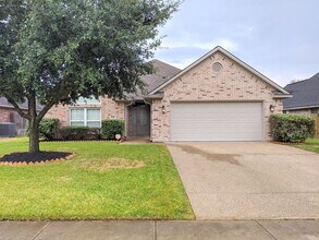 May Move In! 3 Bed 2 Bath In Edelweiss Gar in College Station, TX - Building Photo - Building Photo