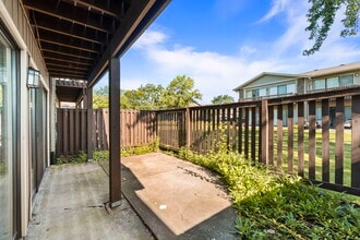 5880 Rembrandt Ct in Hanover Park, IL - Building Photo - Building Photo