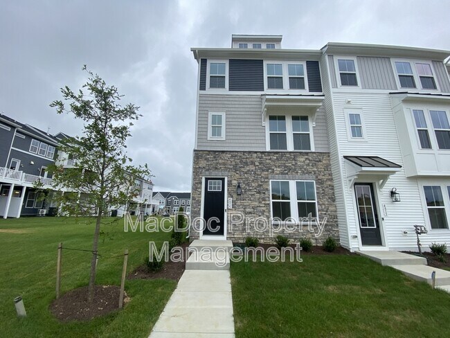 4815 Jackson Vlg Pkwy in Fredericksburg, VA - Building Photo - Building Photo