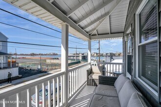 19 Church St in Sea Bright, NJ - Foto de edificio - Building Photo