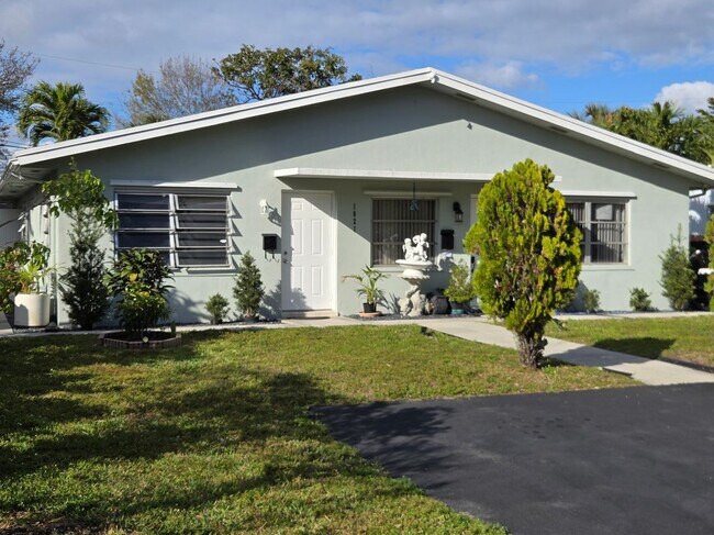 1021 SW 32nd Ct in Fort Lauderdale, FL - Building Photo - Building Photo