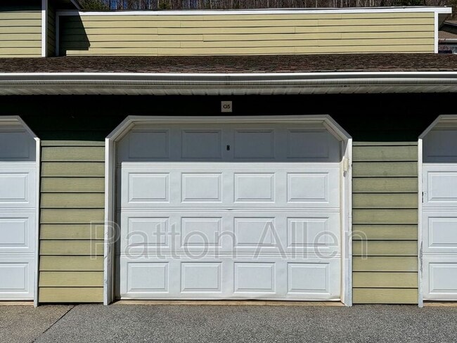 1000 Olde Eastwood Village Blvd in Asheville, NC - Building Photo - Building Photo