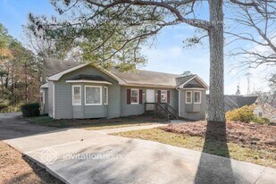 2440 Sherrie Ln SW in Conyers, GA - Building Photo