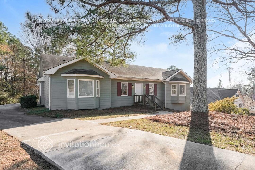 2440 Sherrie Ln SW in Conyers, GA - Building Photo