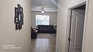 3845 Bourbon St in Port Orange, FL - Foto de edificio - Building Photo