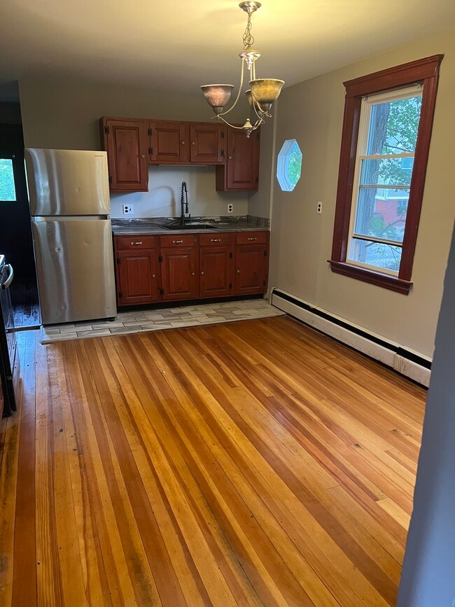 107 Elm St Rentals in Amesbury, MA