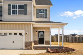 209 Trophy Ridge Dr in Richlands, NC - Building Photo - Building Photo